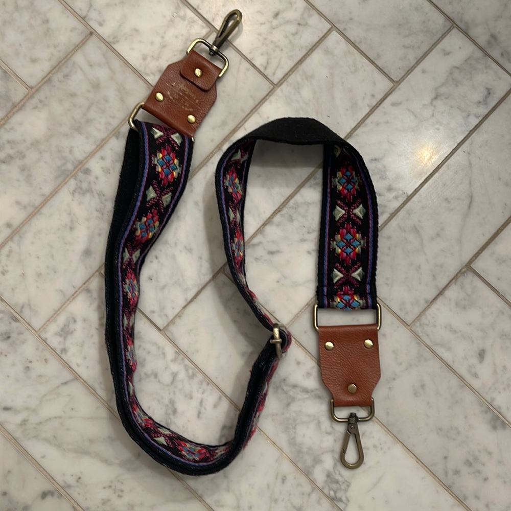 Adjustable cross body strap for bag.